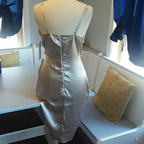 almost famous New cami ruffle wrap dress - Picture 6 of 9